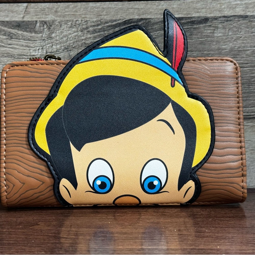 ✅ Super Cute ☺️ Loungefly - Disney - Pinocchio Peeking Flat Wallet - NEW